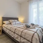 3 Bedroom Awesome In *