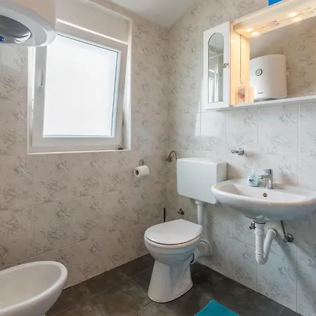 3 Bedroom Stunning In Hébergement de vacances Barbariga