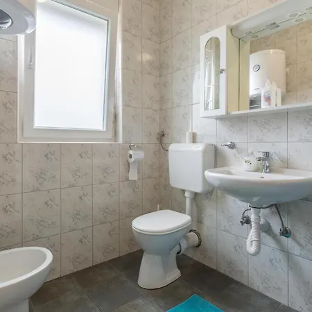 3 Bedroom Awesome In Holiday home