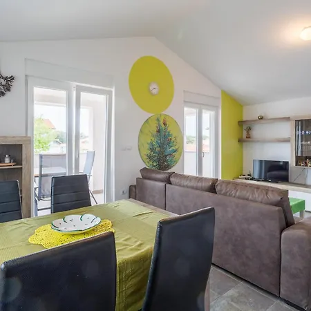 3 Bedroom Stunning In *