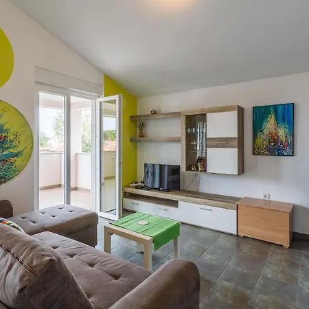 3 Bedroom Stunning In *