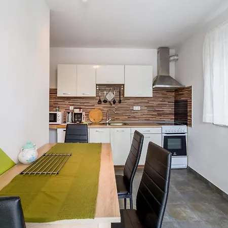 3 Bedroom Awesome In Holiday home *